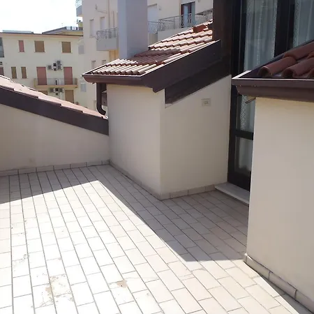 Metropol Apartment *